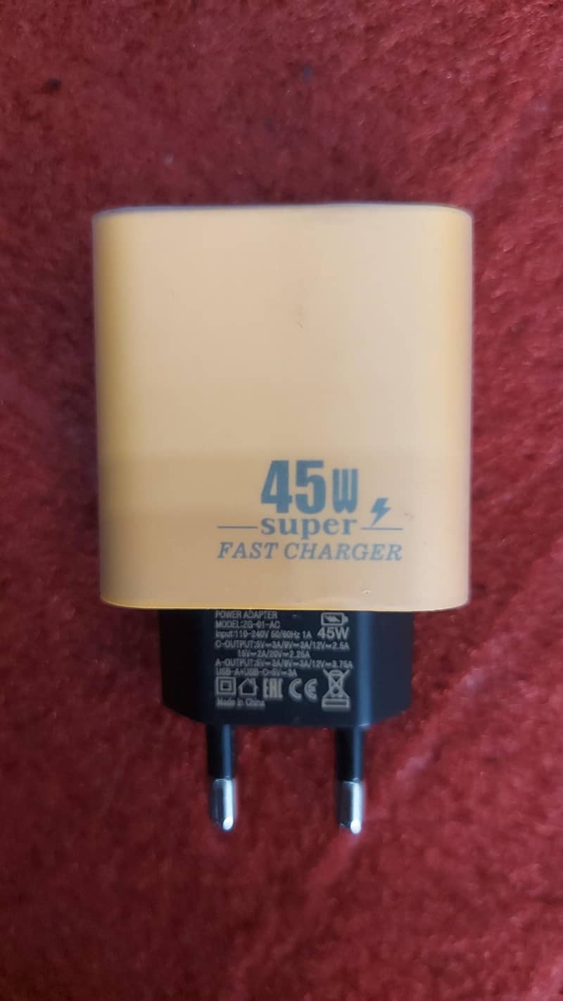 45W Adapter 1