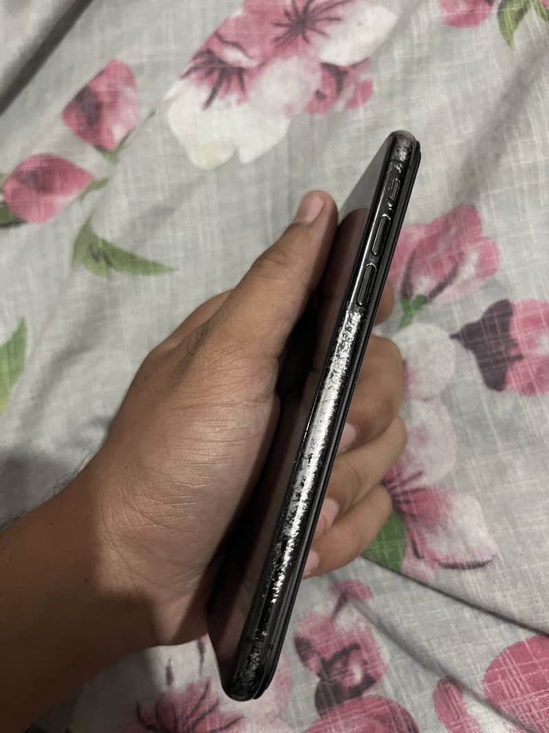Apple iPhone X 3