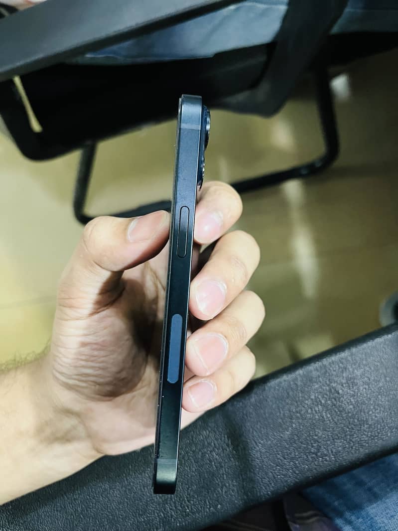 Apple iPhone 14 4