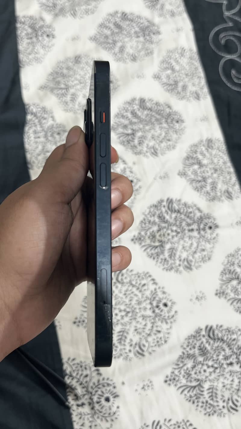 Apple iPhone 13 3