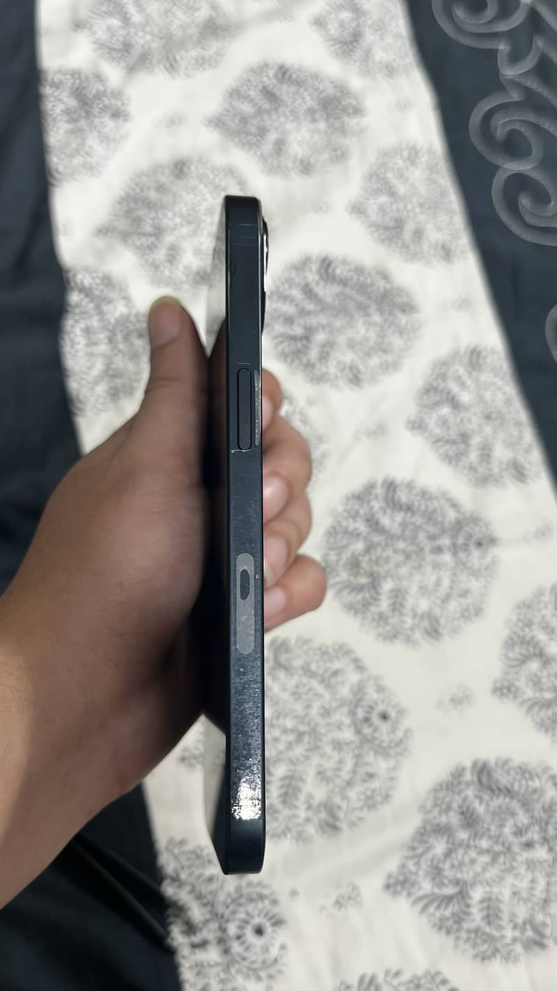 Apple iPhone 13 5