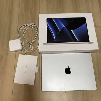 MacBook Pro M2 Max 1TB -- M1.2. 3.4pro. Max. Air