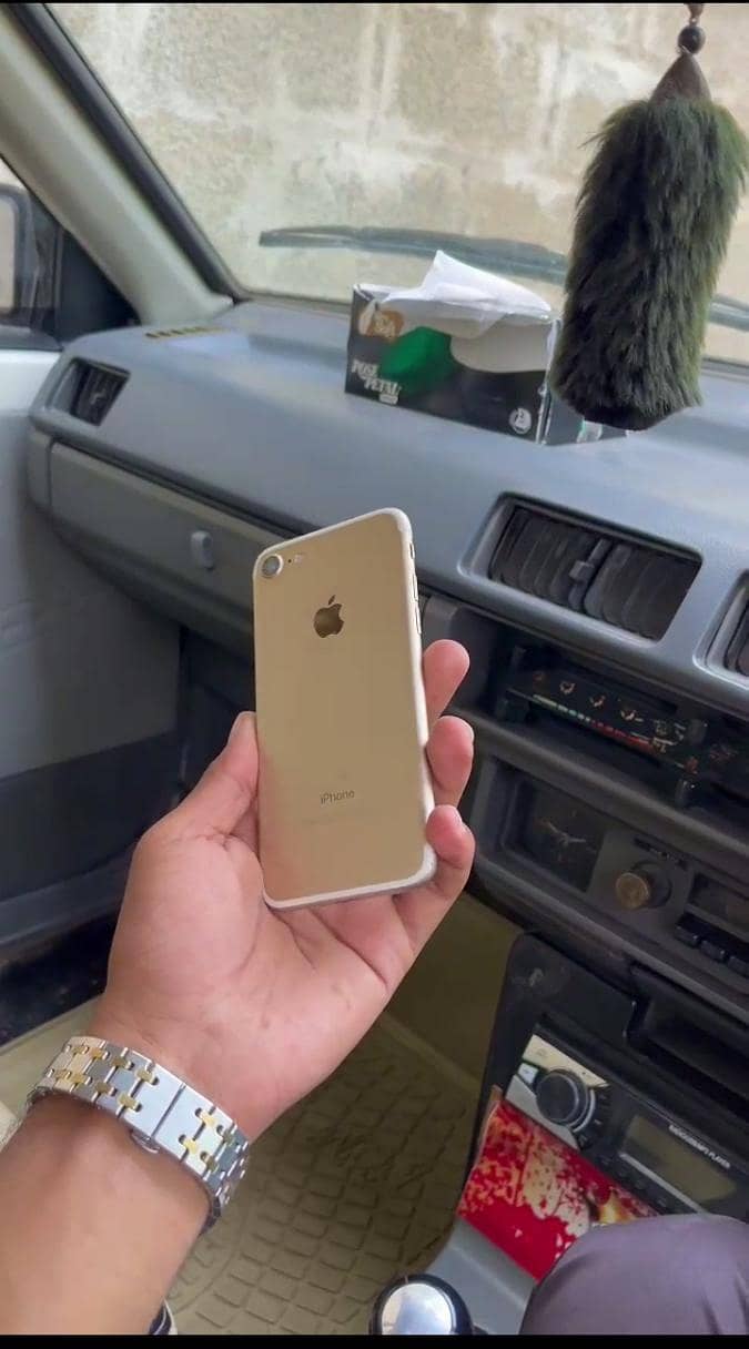 Apple iPhone 7 3