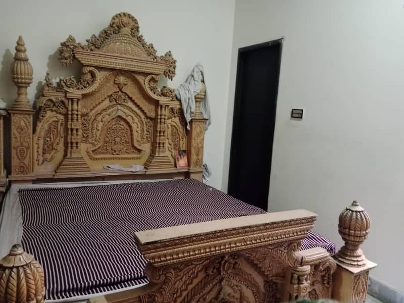 Bed and dressing 0