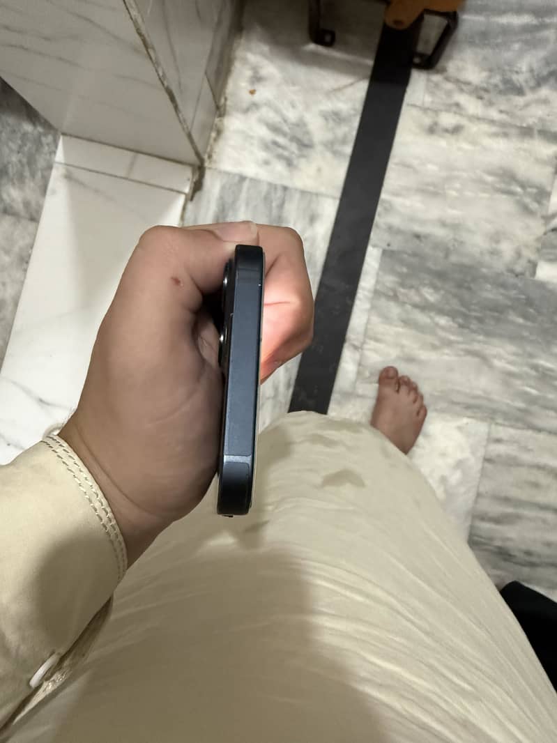 Apple iPhone 13 1