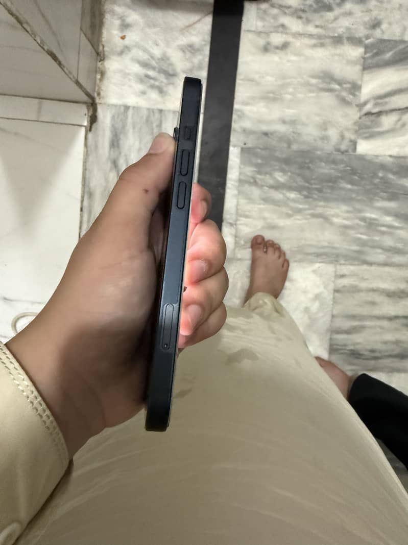 Apple iPhone 13 4