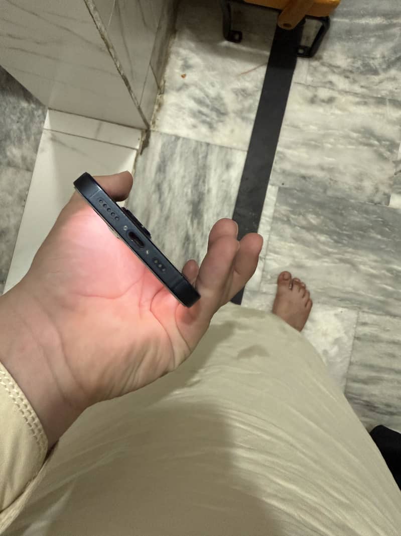 Apple iPhone 13 6