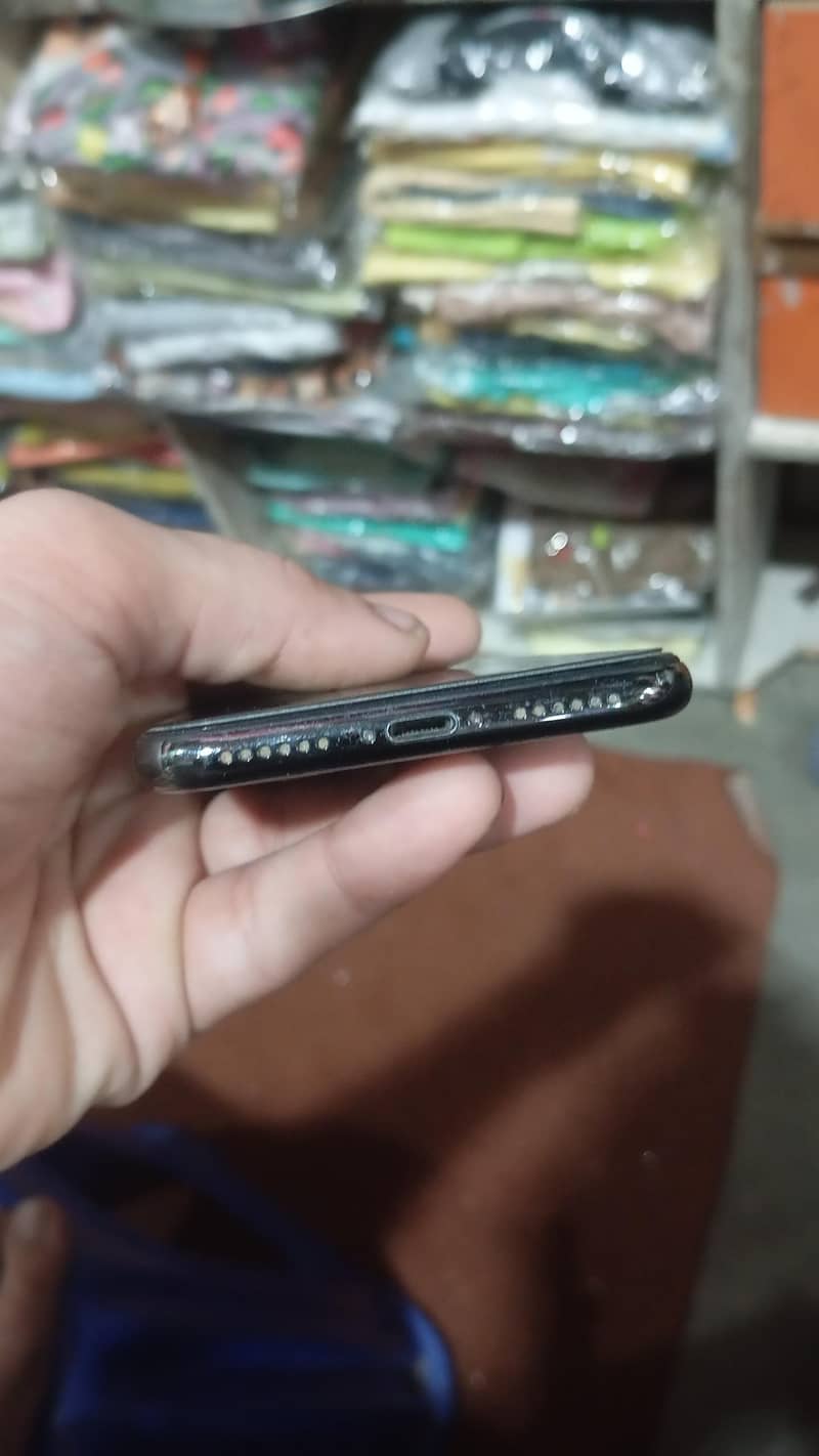 Apple iPhone X 4