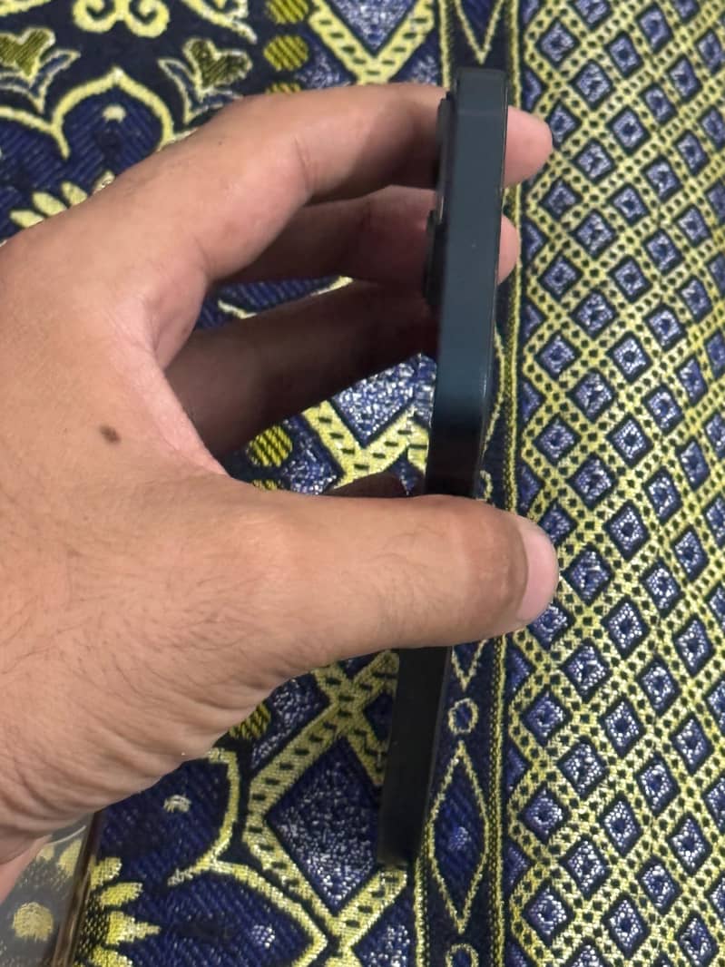 Apple iPhone 13 mini 1