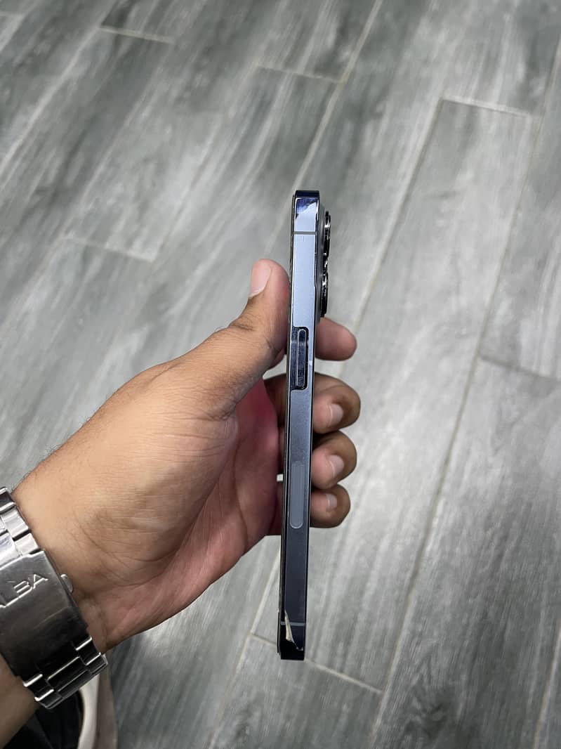 Apple iPhone 13 Pro 2