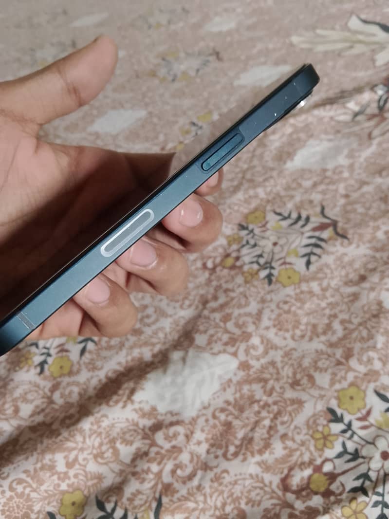 Apple iPhone 13 1
