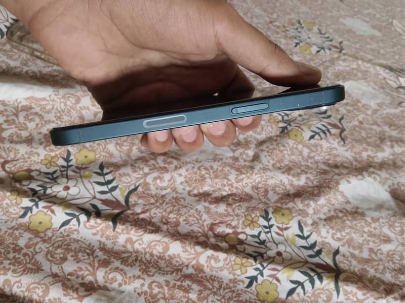 Apple iPhone 13 4