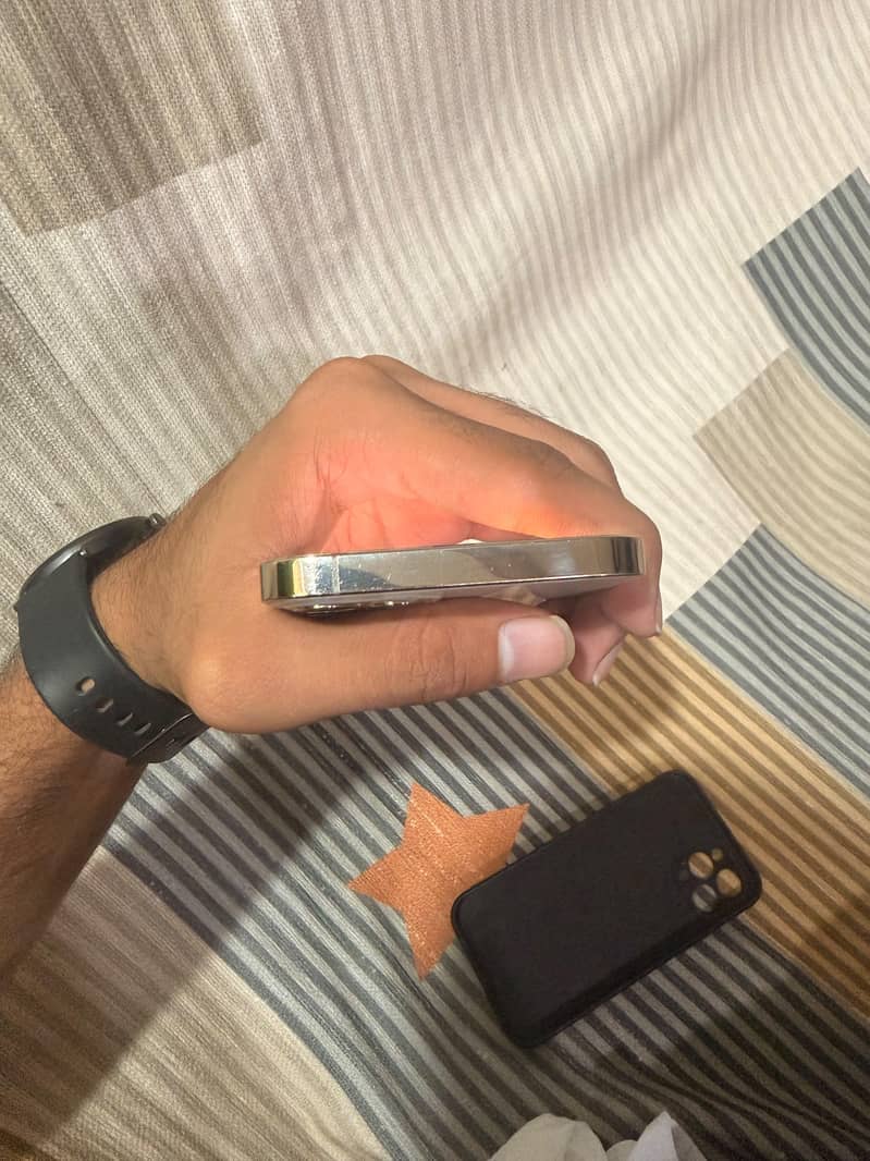 Apple iPhone 12 Pro 4