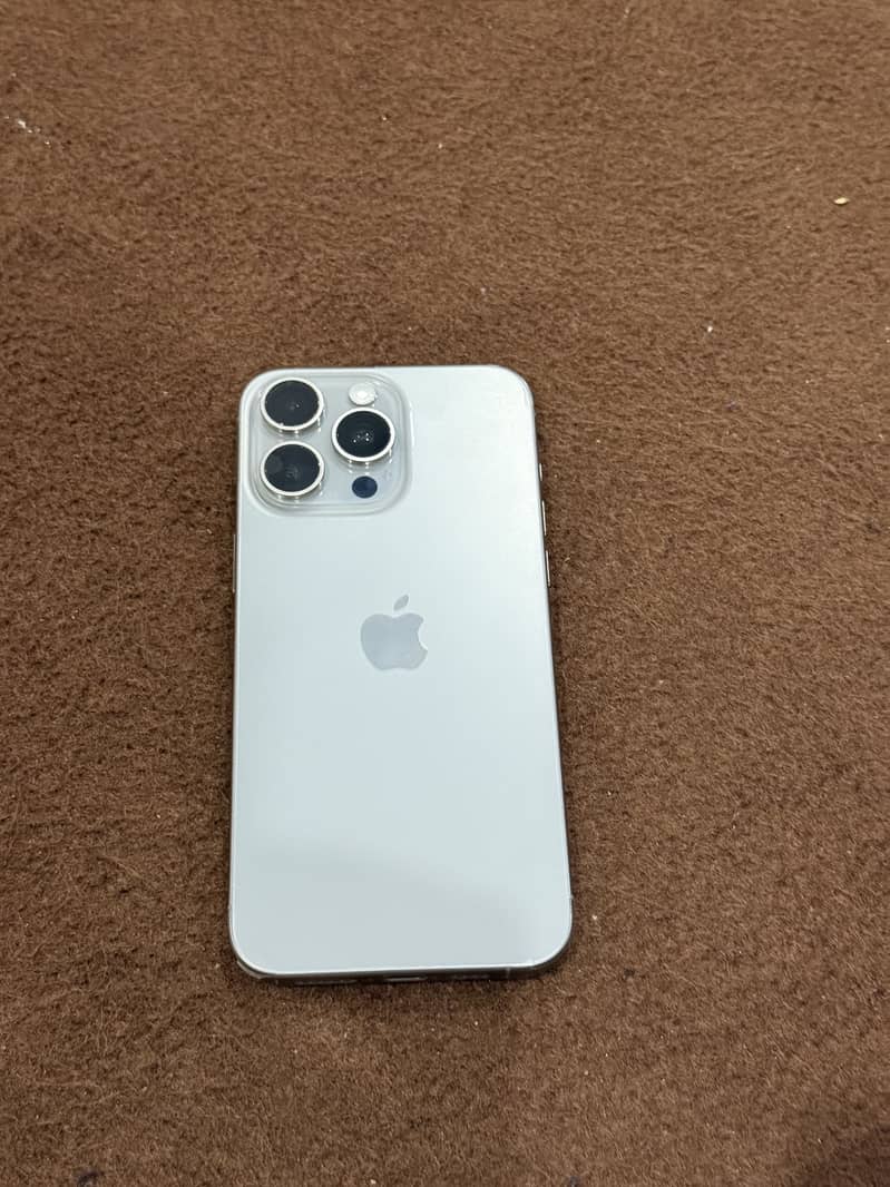 Apple iPhone 15 Pro Max 1