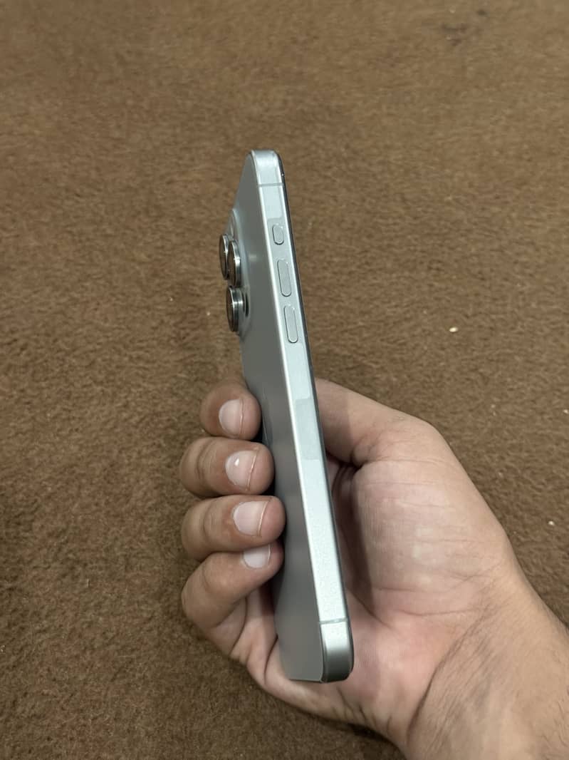Apple iPhone 15 Pro Max 2