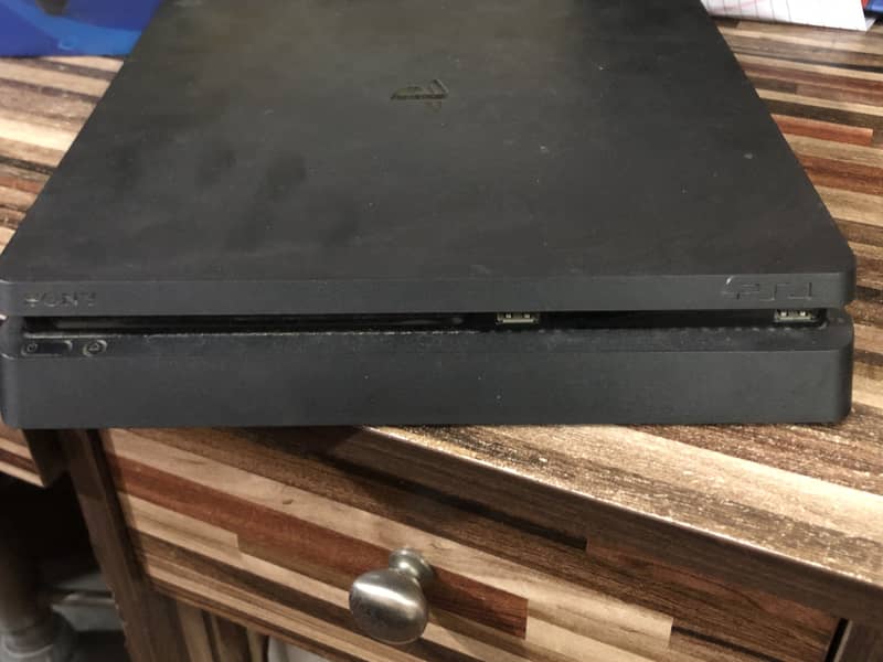 Ps4 slim 1