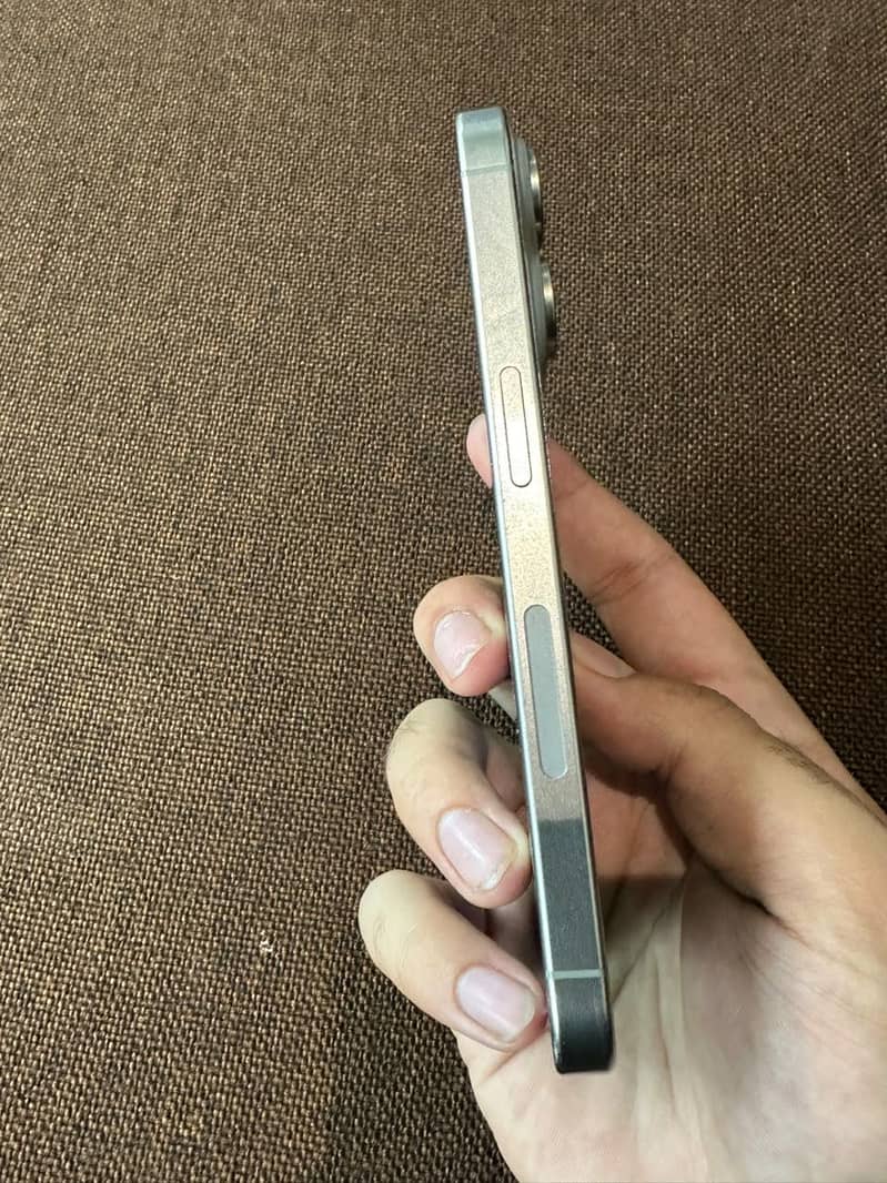 Apple iPhone 15 Pro 2