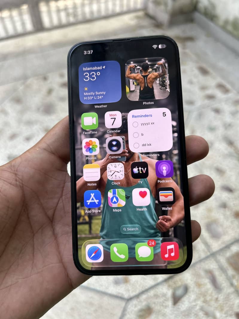 Apple iPhone 16e complete box 2