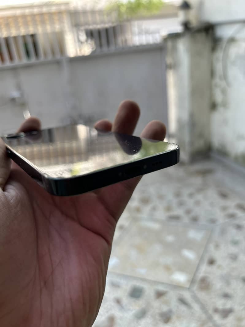 Apple iPhone 16e complete box 6
