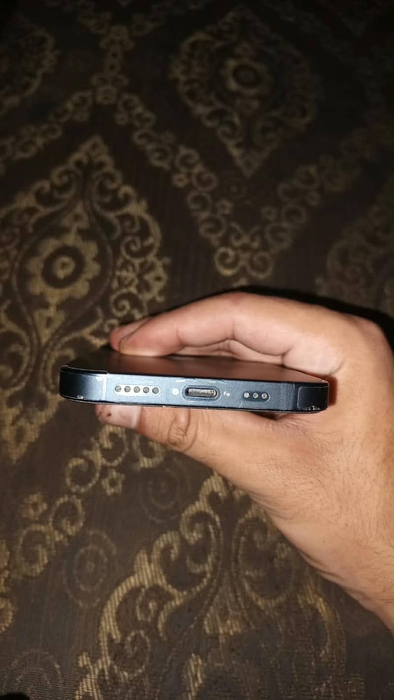 Apple iPhone 13 2