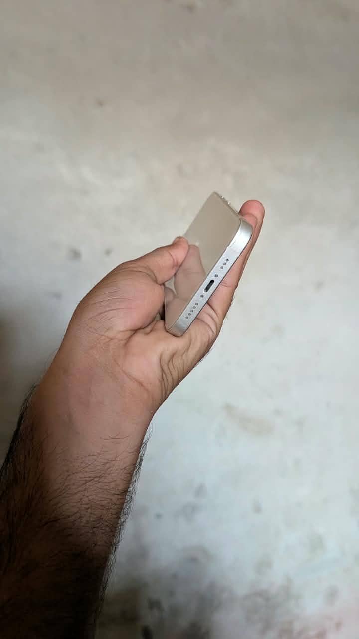 Apple iPhone 13 2