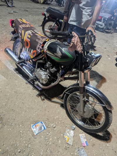 HONDA CG 125 2013MODEL 1ST OWNER CPLC CLEAR NAWABSHAH NUMBER. . . . . .