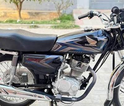 Honda CG 125 2025 Model Black – 10/10 Condition