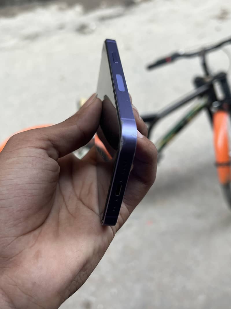 Apple iPhone 12 mini 6