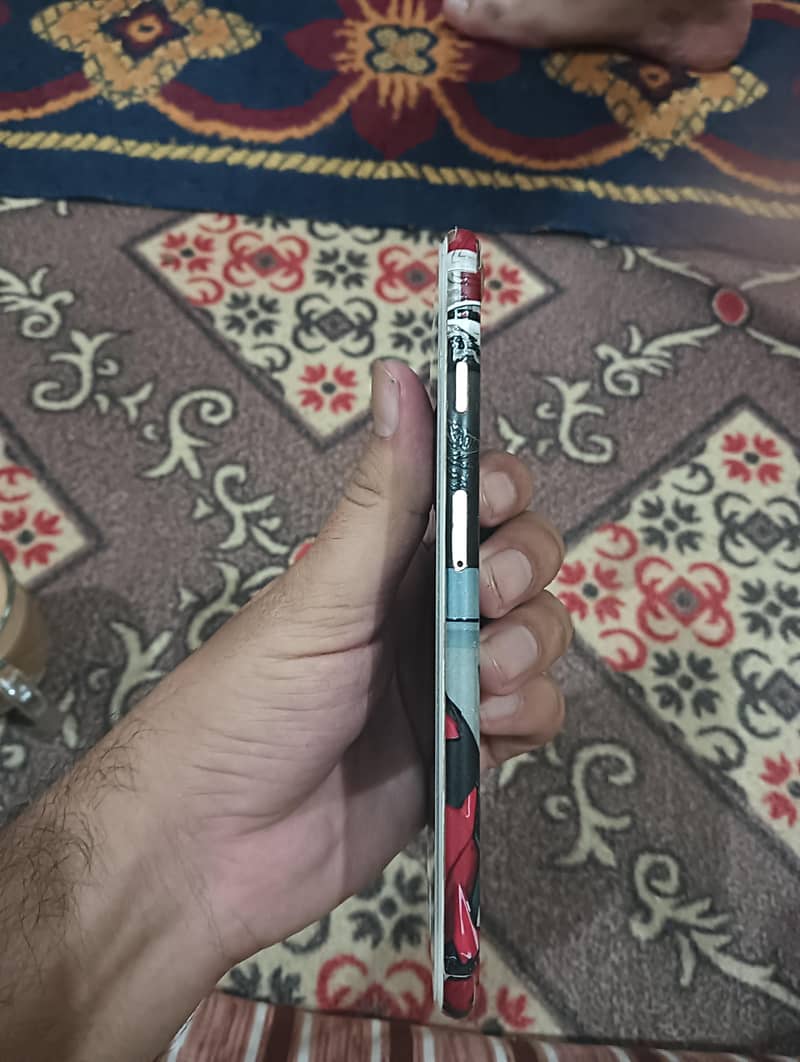 Apple iPhone 8 Plus 4
