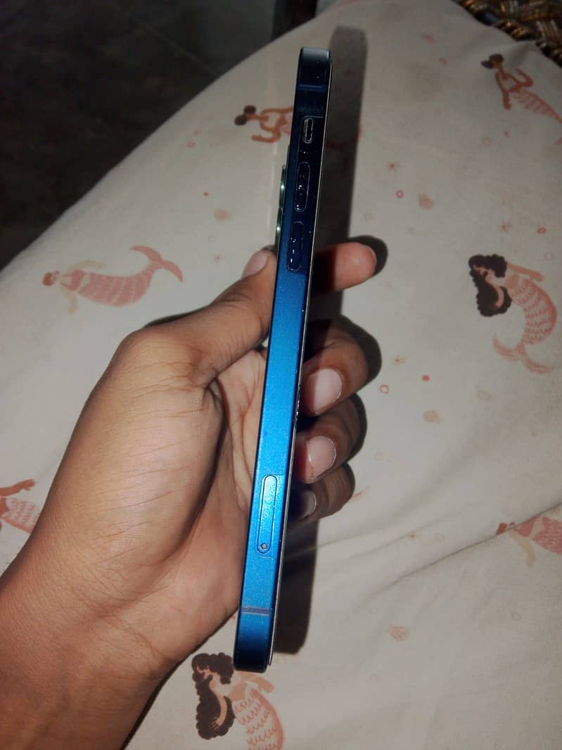 Apple iPhone 12 2