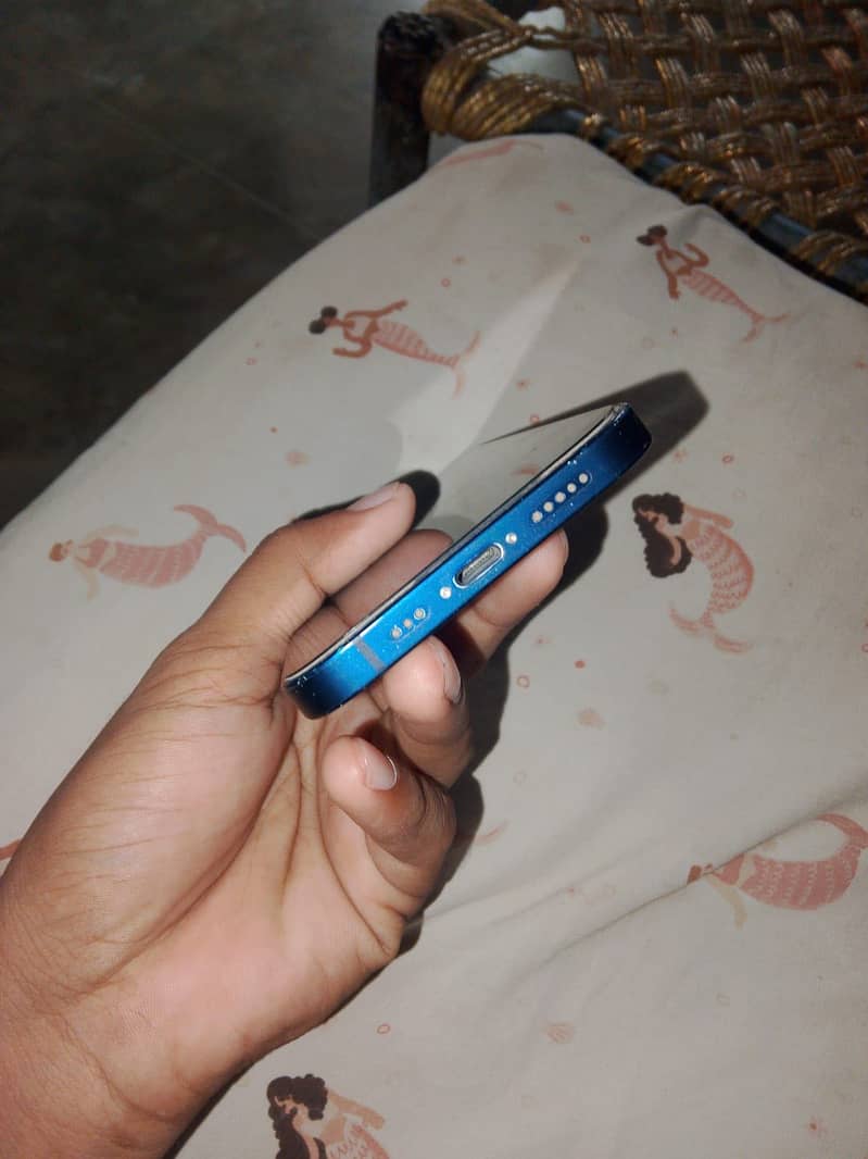 Apple iPhone 12 3
