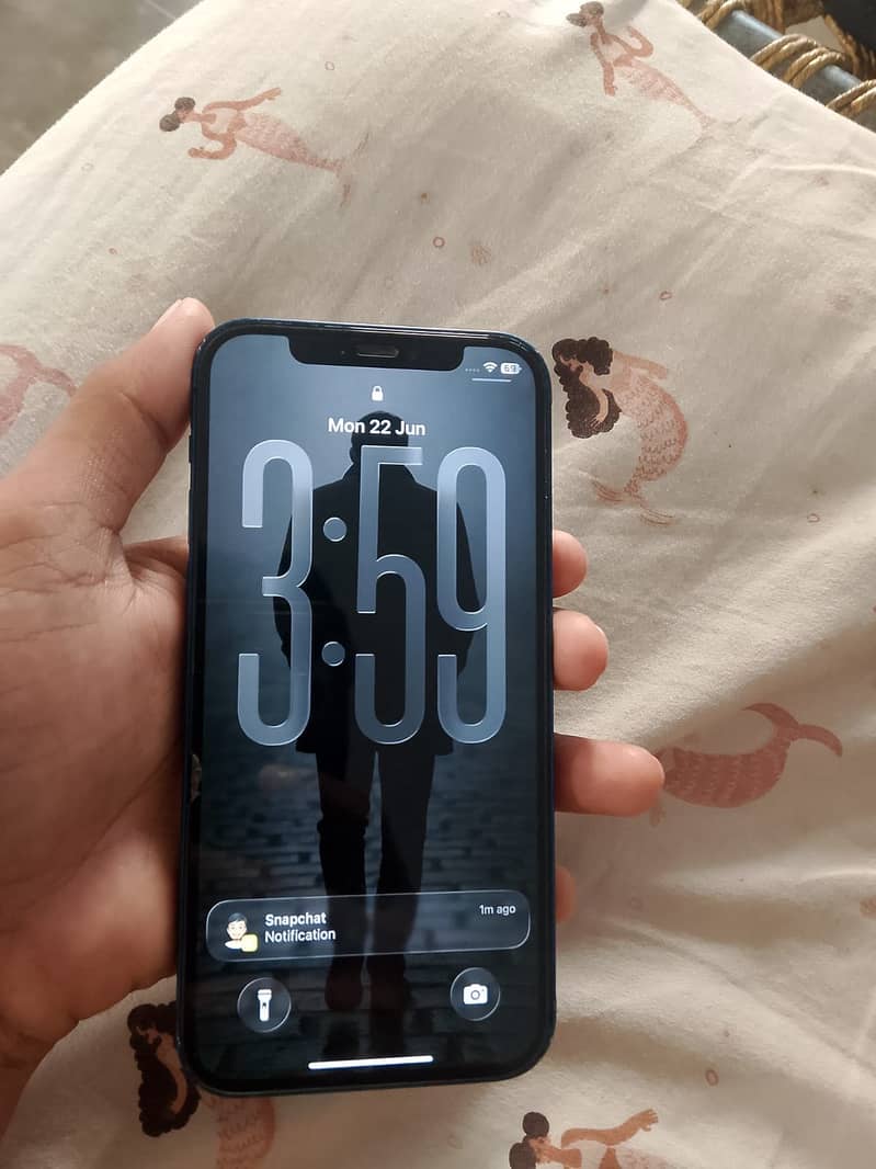Apple iPhone 12 4