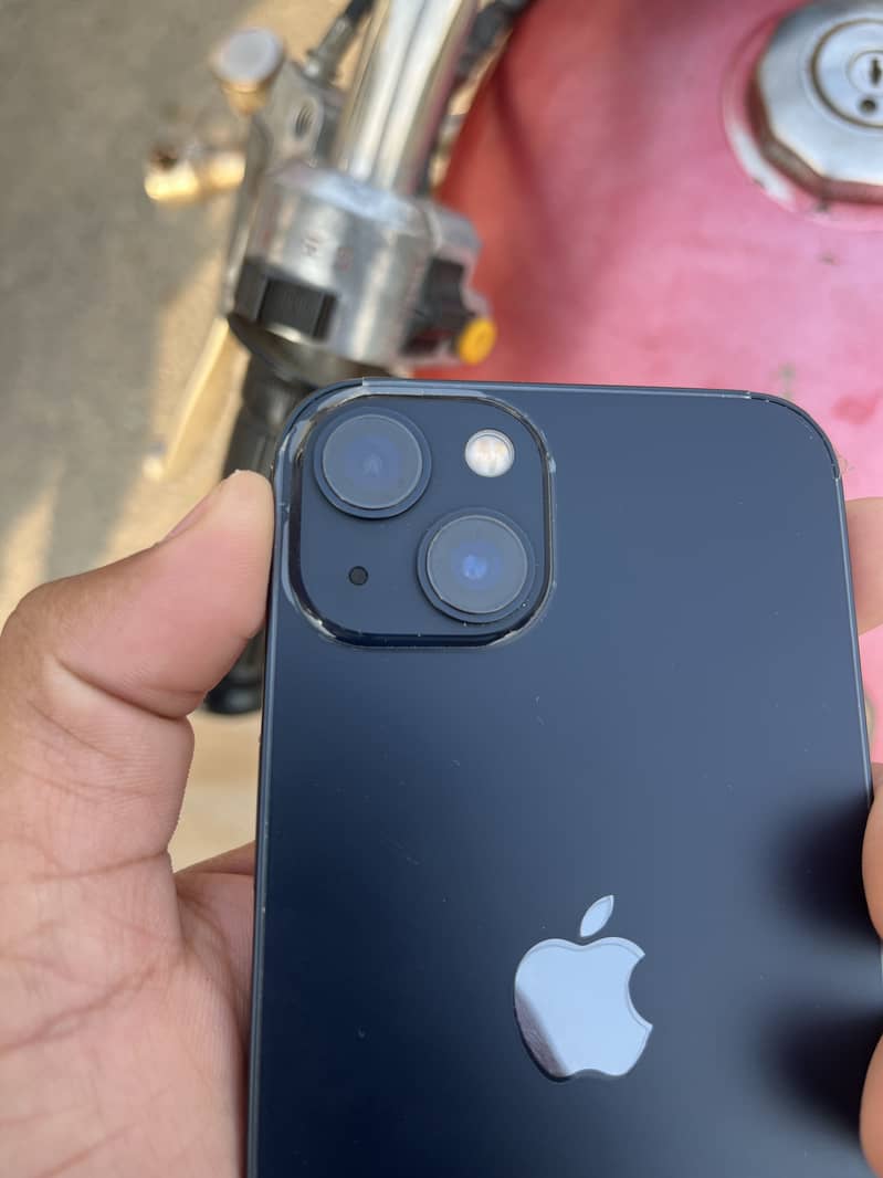 Apple iPhone 13 5