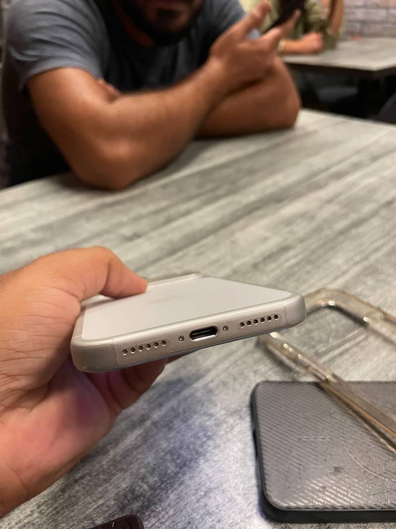 Apple iPhone 17 Pro Max 4