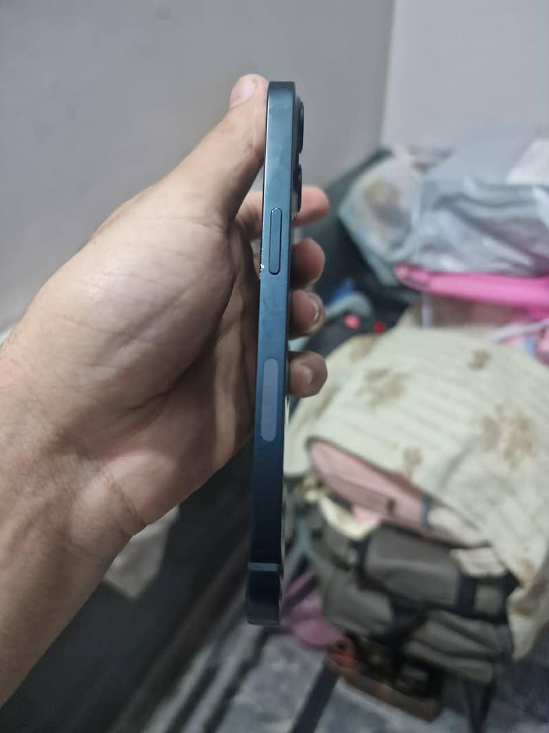 Apple iPhone 13 2