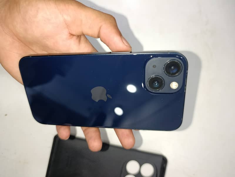 Apple iPhone 13 1