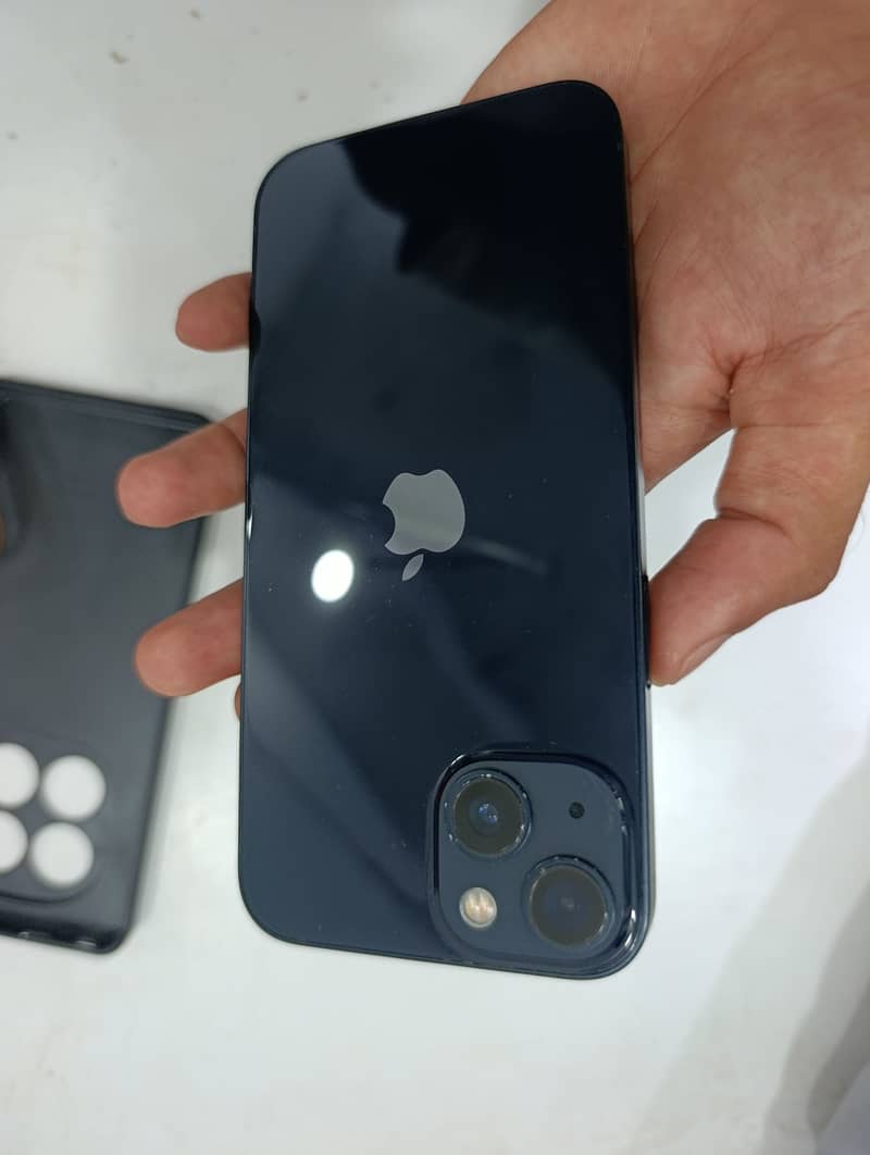 Apple iPhone 13 4