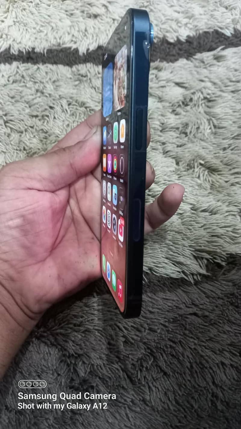 Apple iPhone 13 2