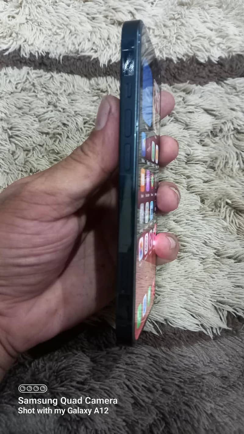 Apple iPhone 13 4