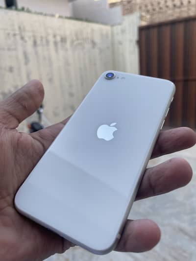 Apple iPhone SE 82% health 10/9.5