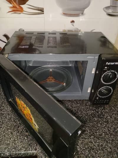 Microwave owen like new