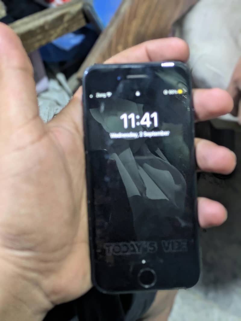 Apple iPhone 7 3