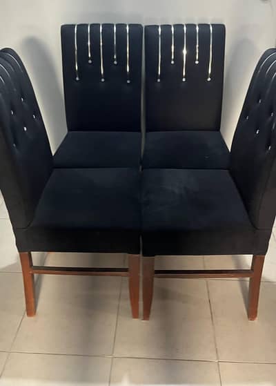 4 DINING CHAIRS