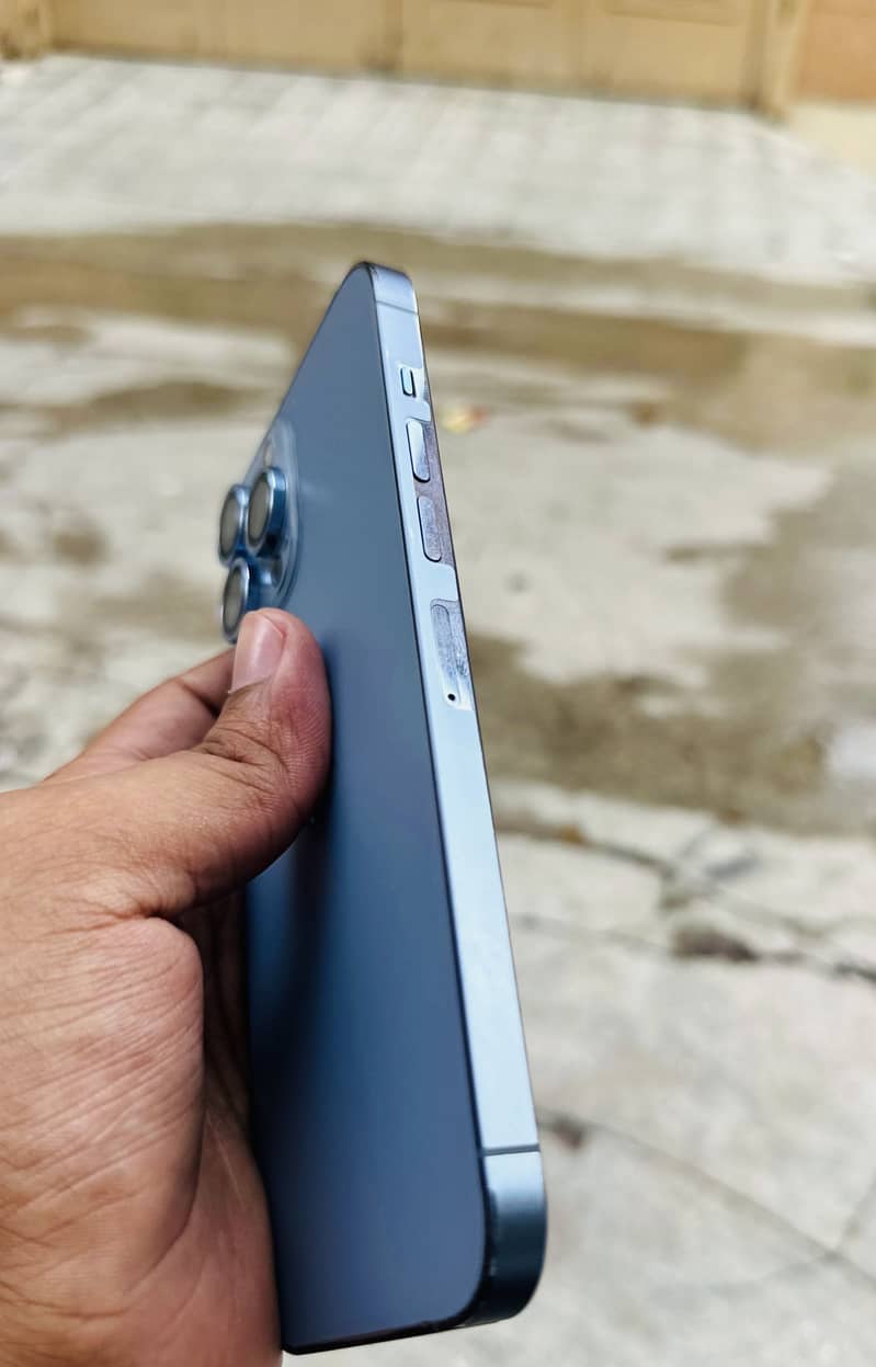 Apple iPhone 13 Pro Max 4