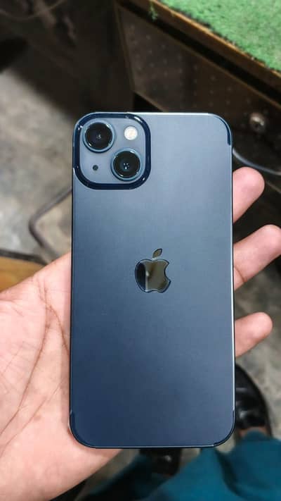 Apple iPhone 13