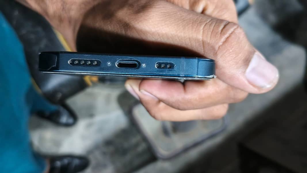 Apple iPhone 13 4