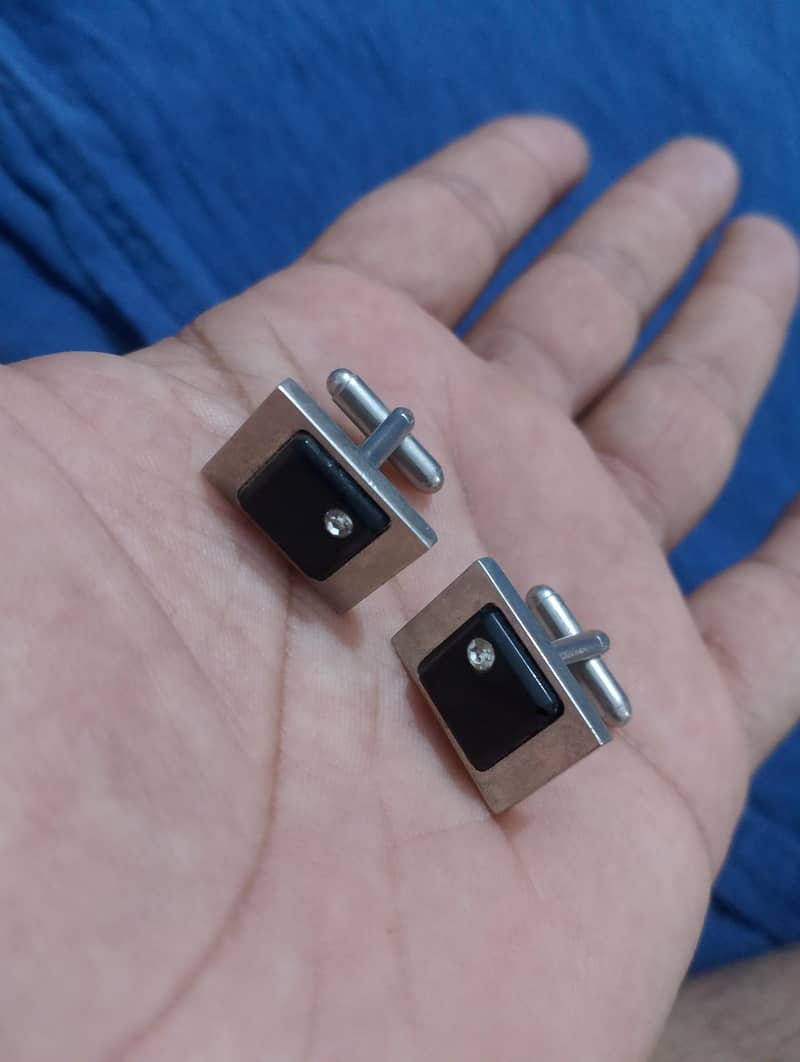 Cufflinks 0