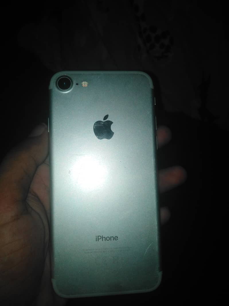 Apple iPhone 7 0
