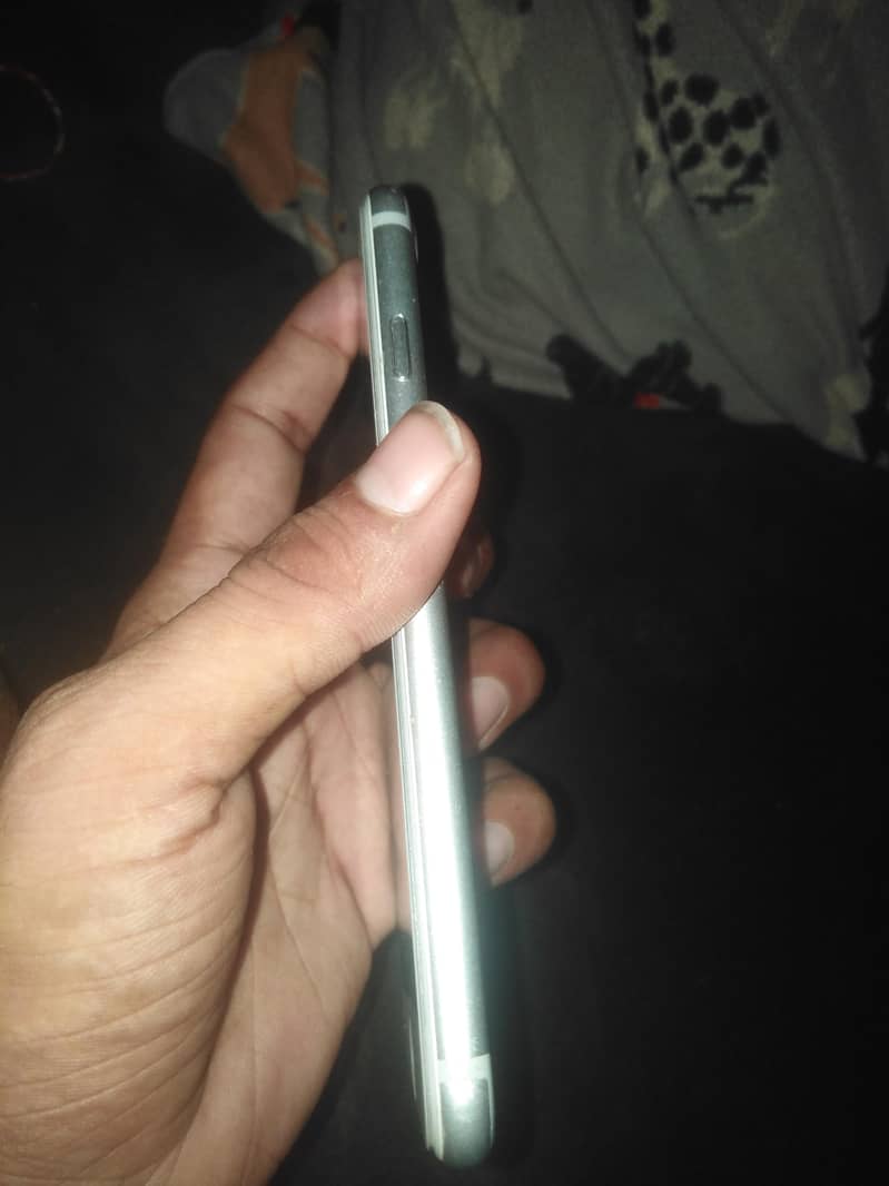 Apple iPhone 7 2