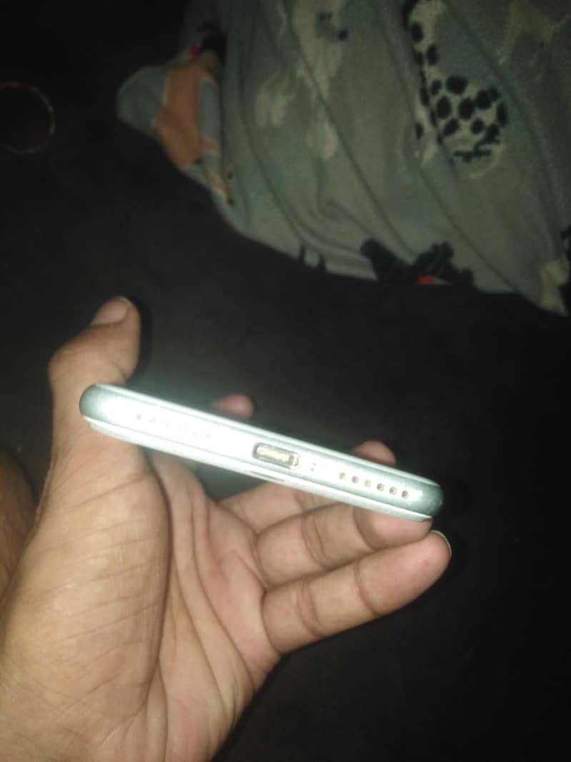 Apple iPhone 7 3
